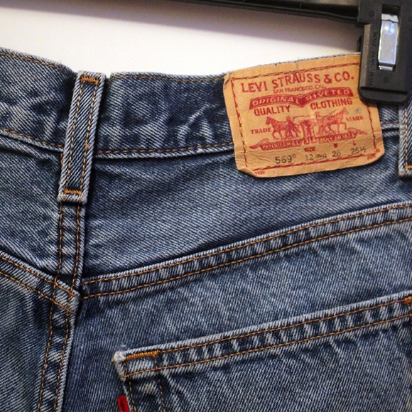 Levi’s Jean shorts - Picture 3 of 3